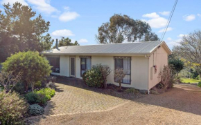 Comfortable Elevated Holiday Home, Port Elliot